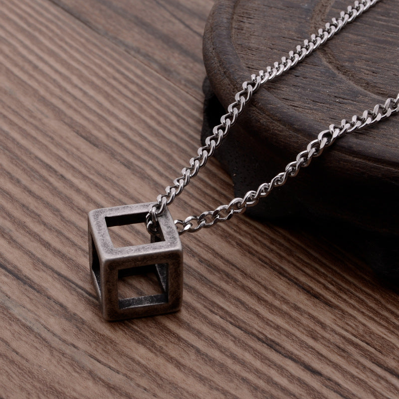 Cadena para Hombre con Dije de Cubo 3D – Acero Inoxidable Estilo Retro