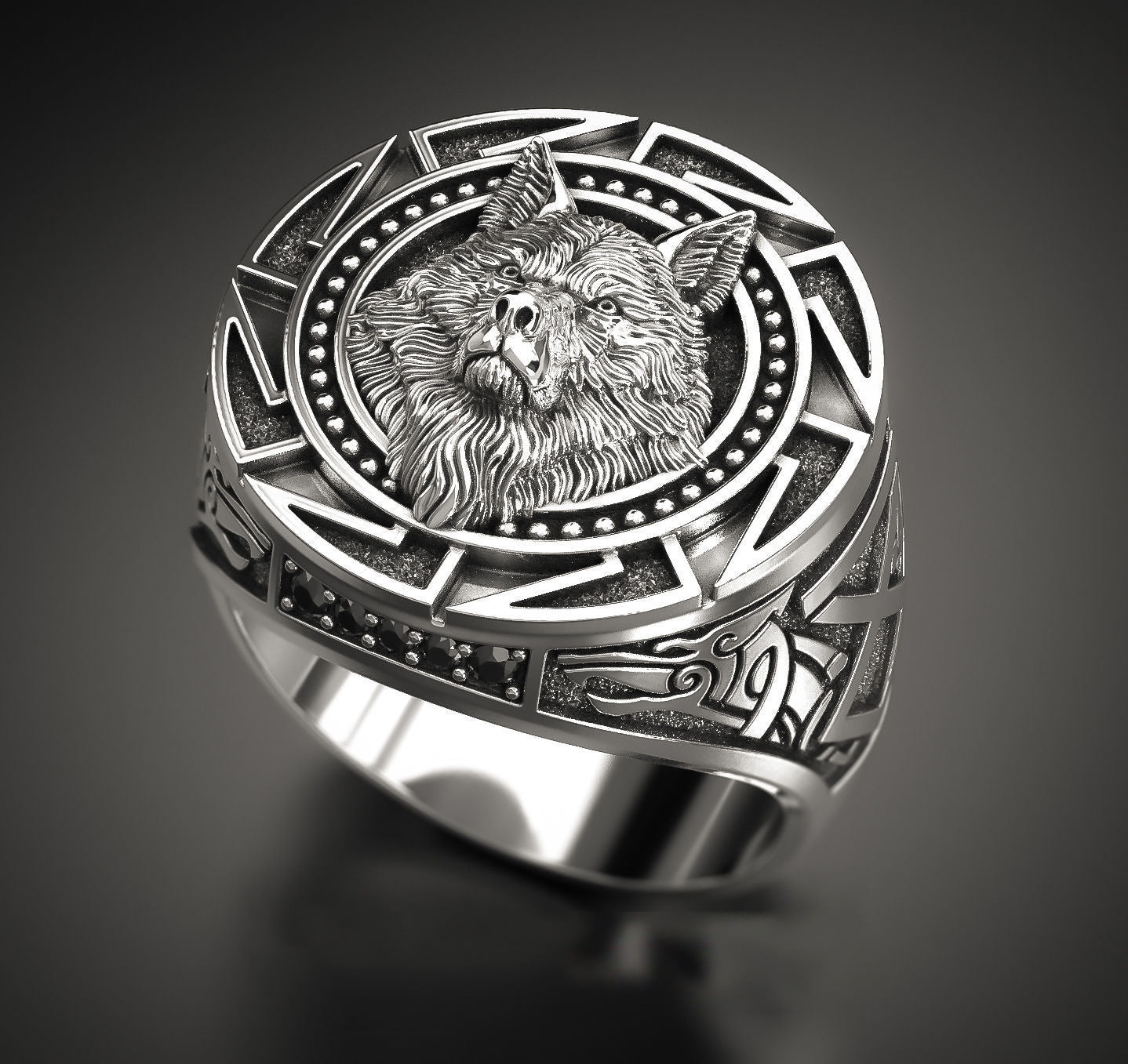 Anillo de Plata para Hombre con Lobo en Relieve – Estilo Tribal y Alternativo