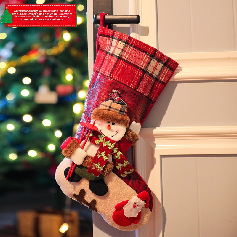 Decoraciones Navideñas: Calcetines de Santa, Bolsas de Regalo, Niño y Muñeco de Nieve