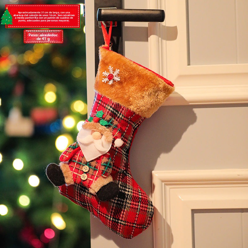 Decoraciones Navideñas: Calcetines de Santa, Bolsas de Regalo, Niño y Muñeco de Nieve