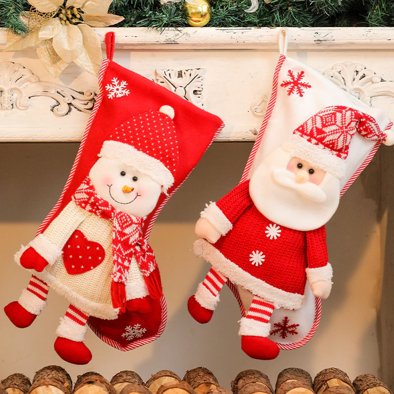 Decoraciones Navideñas: Calcetines de Santa, Bolsas de Regalo, Niño y Muñeco de Nieve