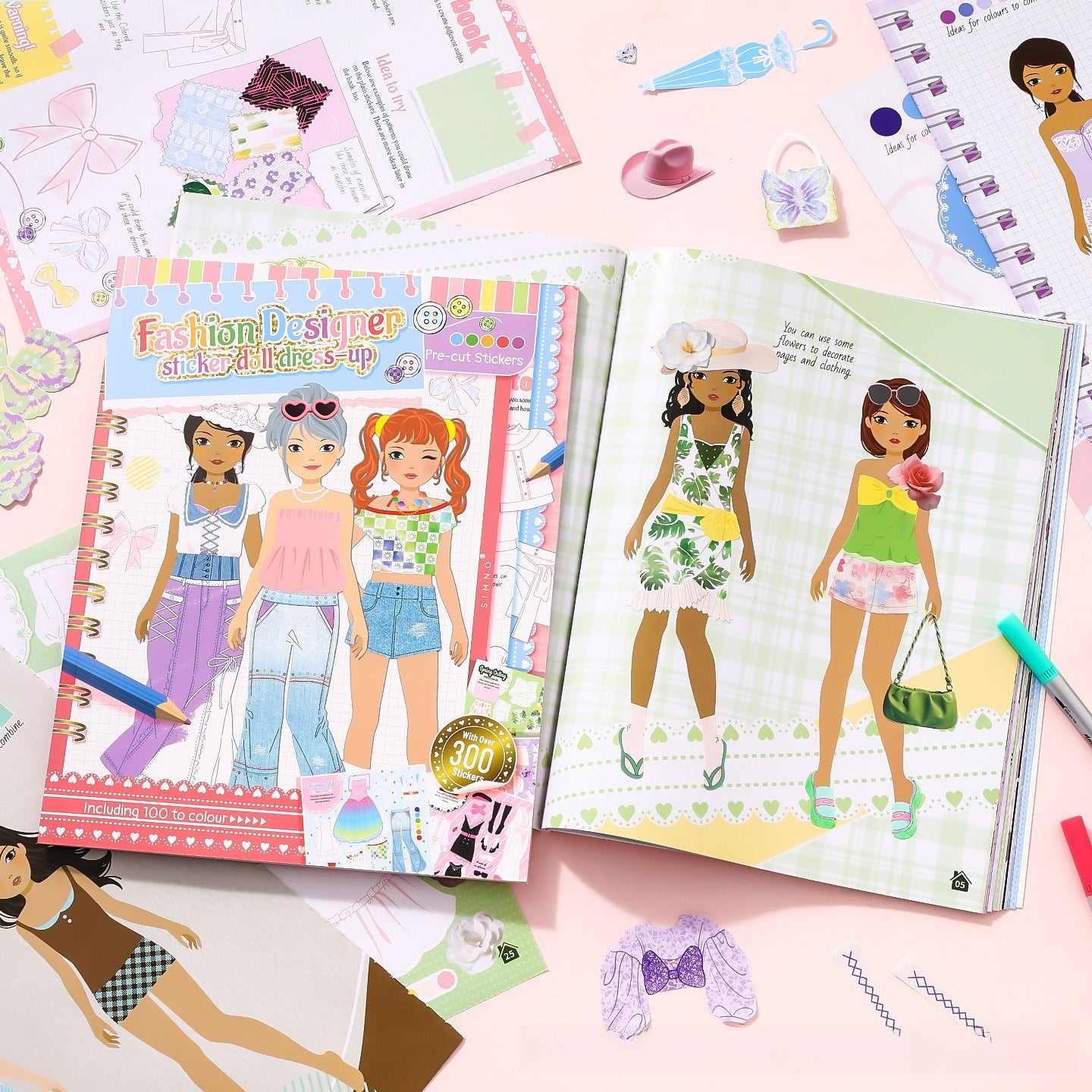 Juego educativo de pegatinas para aprender diseño de modas