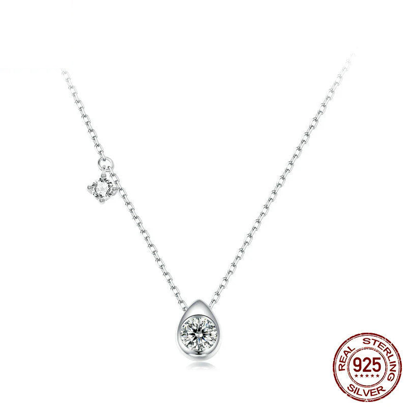 Collar corto para clavícula en plata S925 con charm de gota y moissanita 0.50 ct