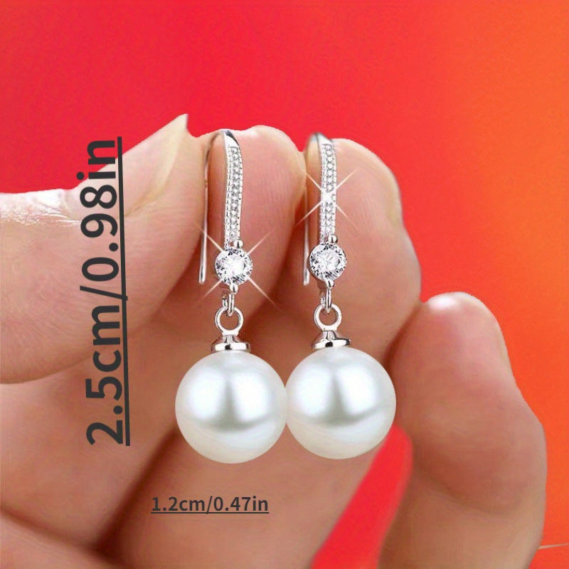 Aretes con Colgante de Perlas Blancas Medianas – Cierre Tipo Gancho