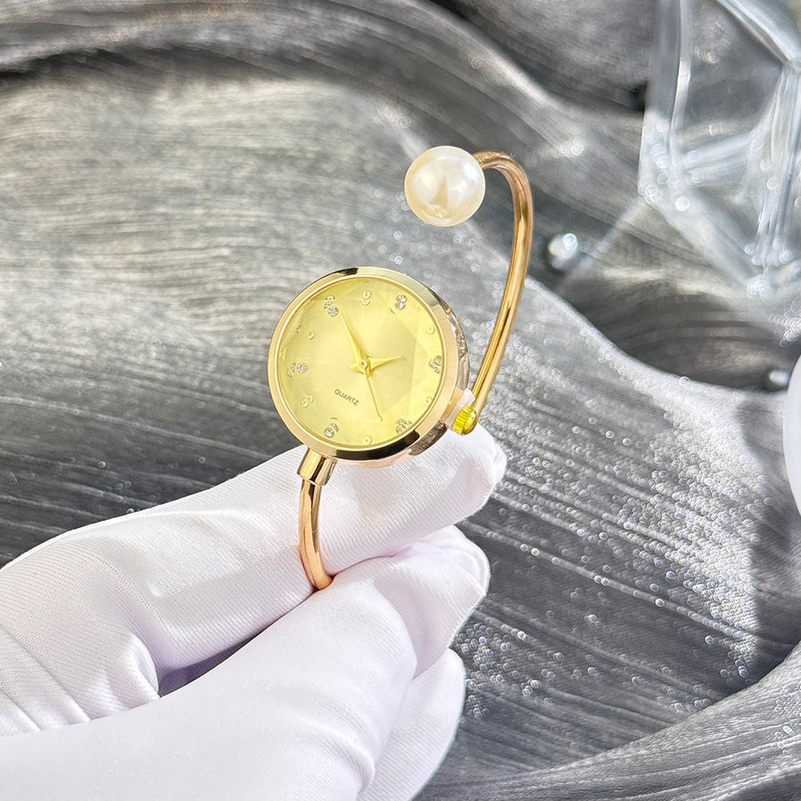 Reloj de pulsera estilo romántico con perla