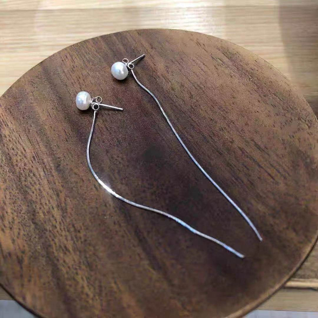 Aretes Largos de Cadena con Perlas en Plata 925 – Diseño con Textura de Serpiente