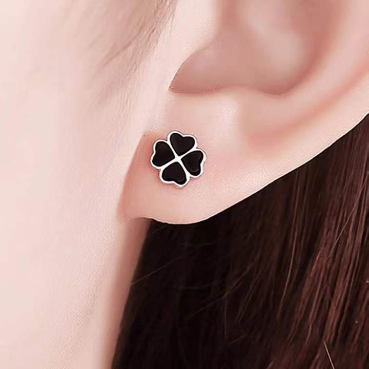 Pendiente Botón de Trébol de Cuatro Hojas Negro en Plata S999 – Para Mujer