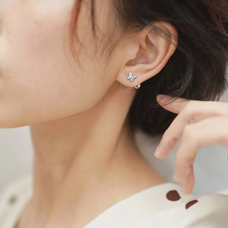 Piercing de Mariposa Pequeña en Plata 999 con Diseño Retro