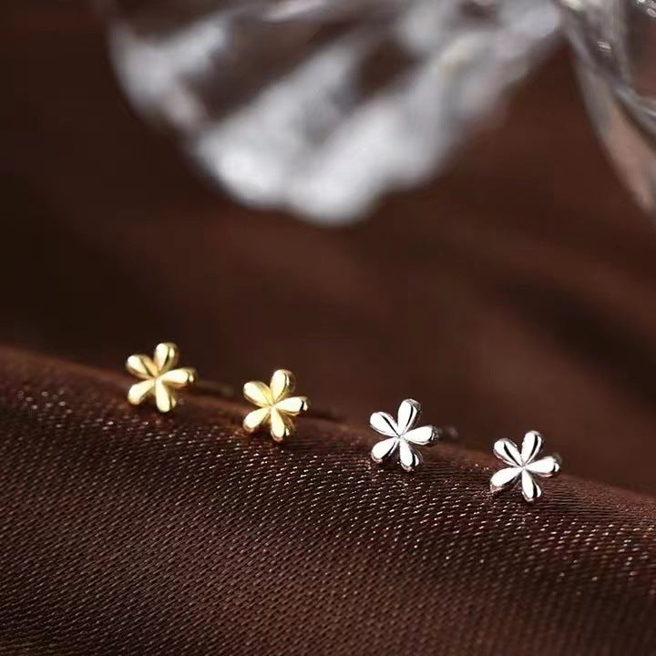 Pendientes Flor Mini en Plata S925 – Diseño Clásico para Mujeres y Niñas