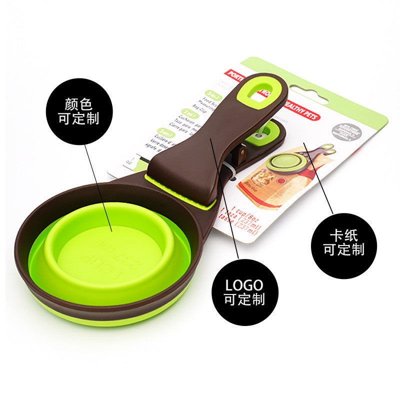 Cuchara medidora con pinza integrada para bolsas de alimento de mascotas
