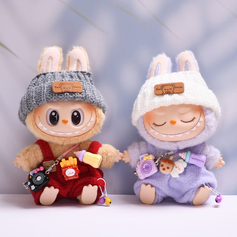 Overol con Accesorios para Muñeca Labubu 17 cm – Biberón y Cámara de Juguete (Muñeca No Incluida)