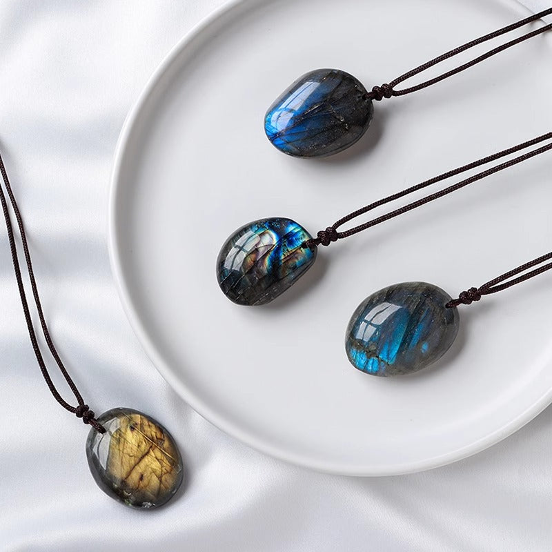 Colgante de piedra Labradorita natural – estilo tribal, atrae buena energía