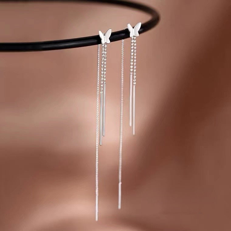 Pendientes de Mariposa en Plata S925 – Diseño Enhebrador con Cadenas Colgantes