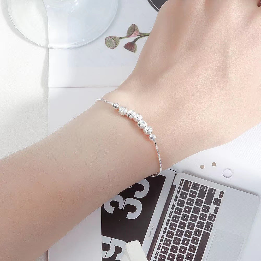 Pulsera Delicada con Bolitas Decoradas – Estilo Romántico para Mujer Joven