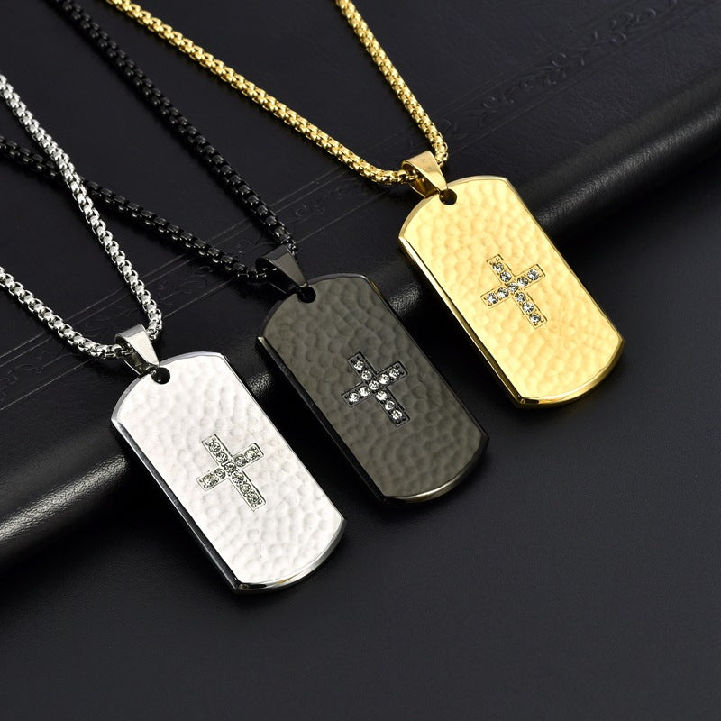 Cadena para Hombre con Placa Militar y Cruz de Zirconias – Acero Inoxidable