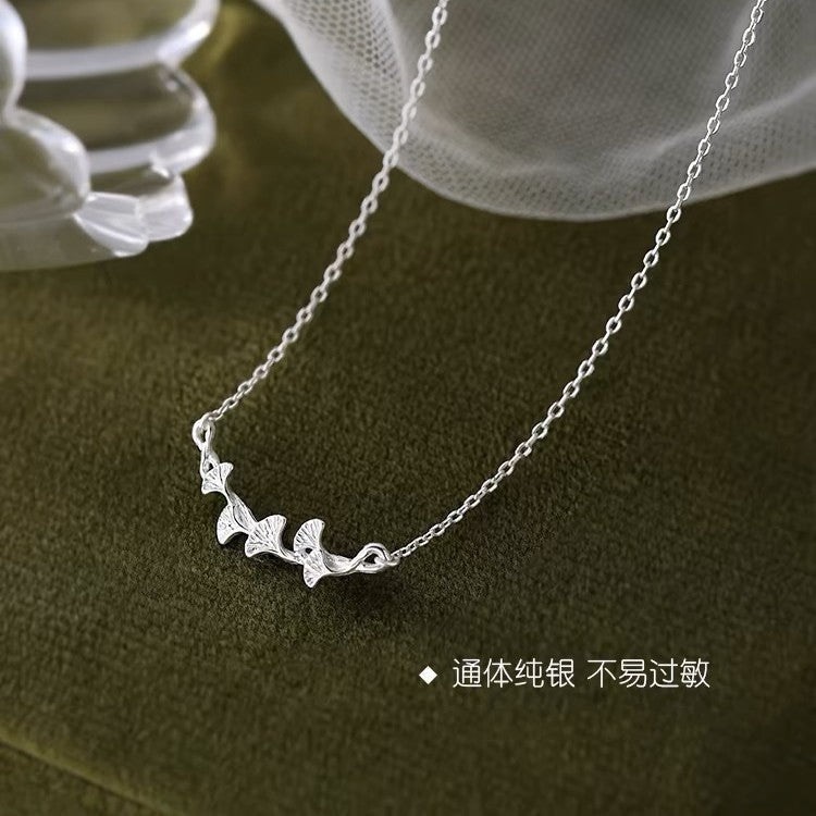 Collar Hoja de Ginkgo en Plata Pura 999 – Símbolo de Resiliencia para Mujer