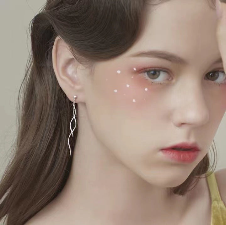Pendientes de plata S925: aretes largos con línea ondulada, estilo francés, con borlas, diseño exclusivo, elegancia europea