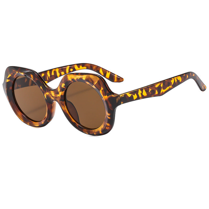 Gafas de sol oversize estilo mariposa para mujer con marco amplio y diseño moderno. Carey
