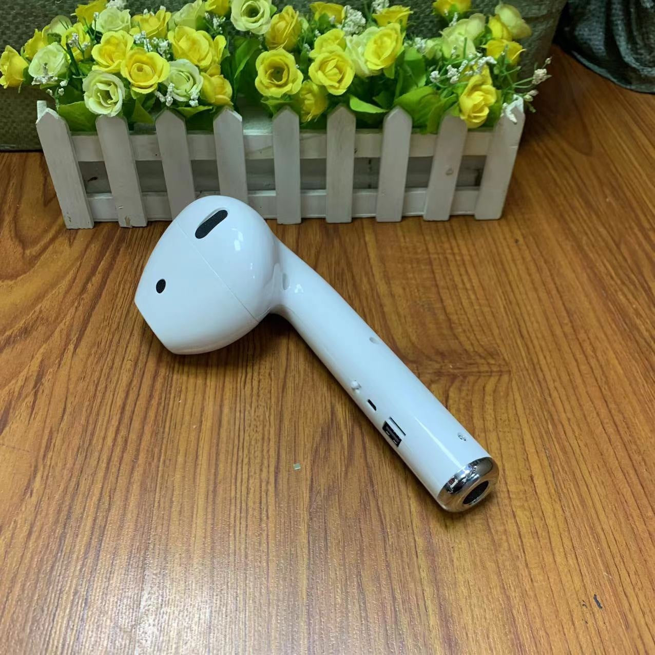 Bocina con diseño AirPod y sonido de alta calidad