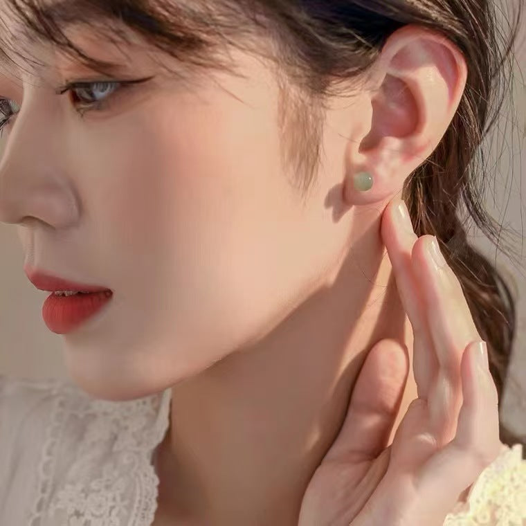 Aretes Botón en Plata 925 con Jade Natural de Hetian – Piedra Protectora y de Buena Suerte