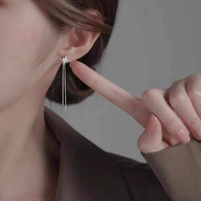 Aretes Largos de Plata 925 – Diseño de Estrella con Borlas y Cierre de Presión