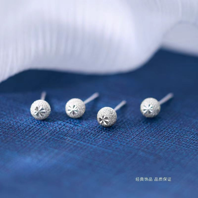 Pendientes de Esferas Pequeñas en Plata Pura S999 – Diseño Minimalista y Atemporal