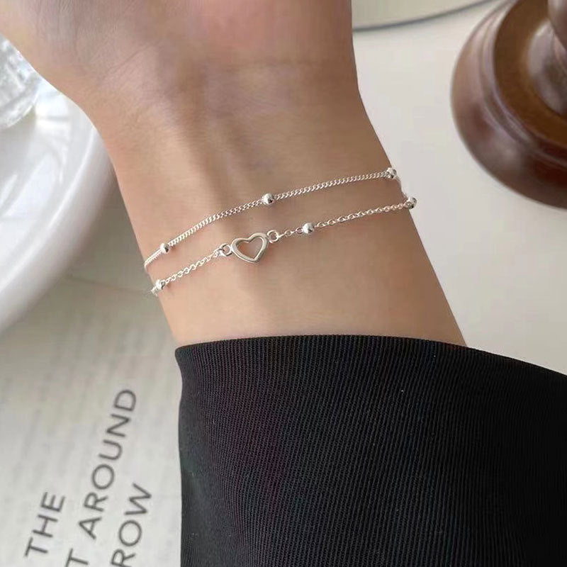 Pulsera doble cadena ajustable con pequeños corazones y esferas metálicas para mujer