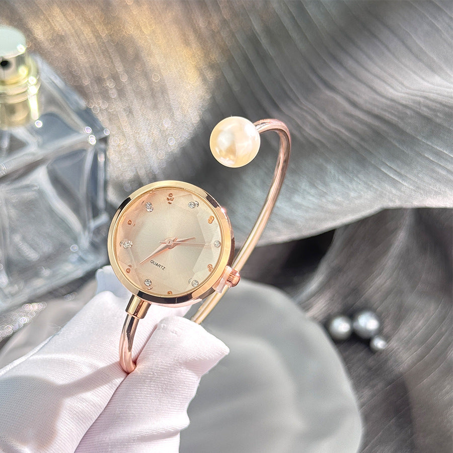Reloj de Pulsera con Perla y Números con Cristales – Diseño Elegante y Romántico