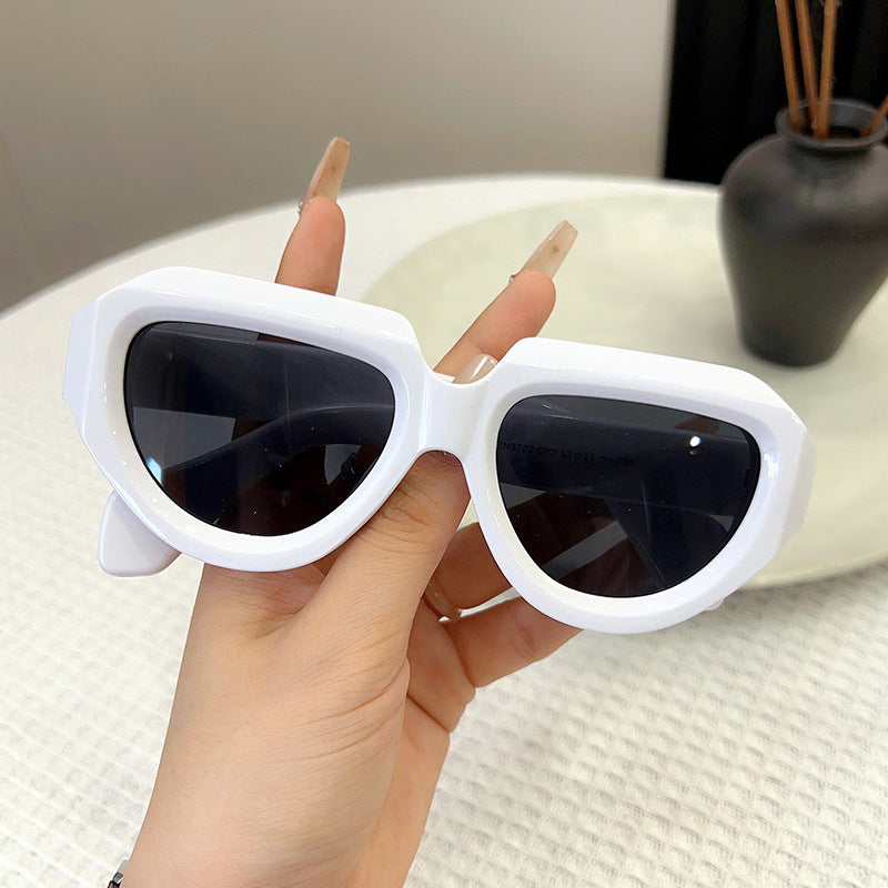 Gafas de sol estilo mariposa con marco grueso y protección UV