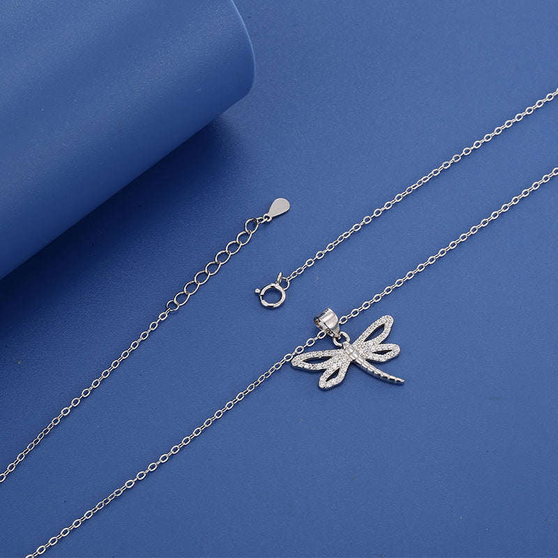 Cadena de Plata Corta con Dije de Libélula y Cristales Brillantes