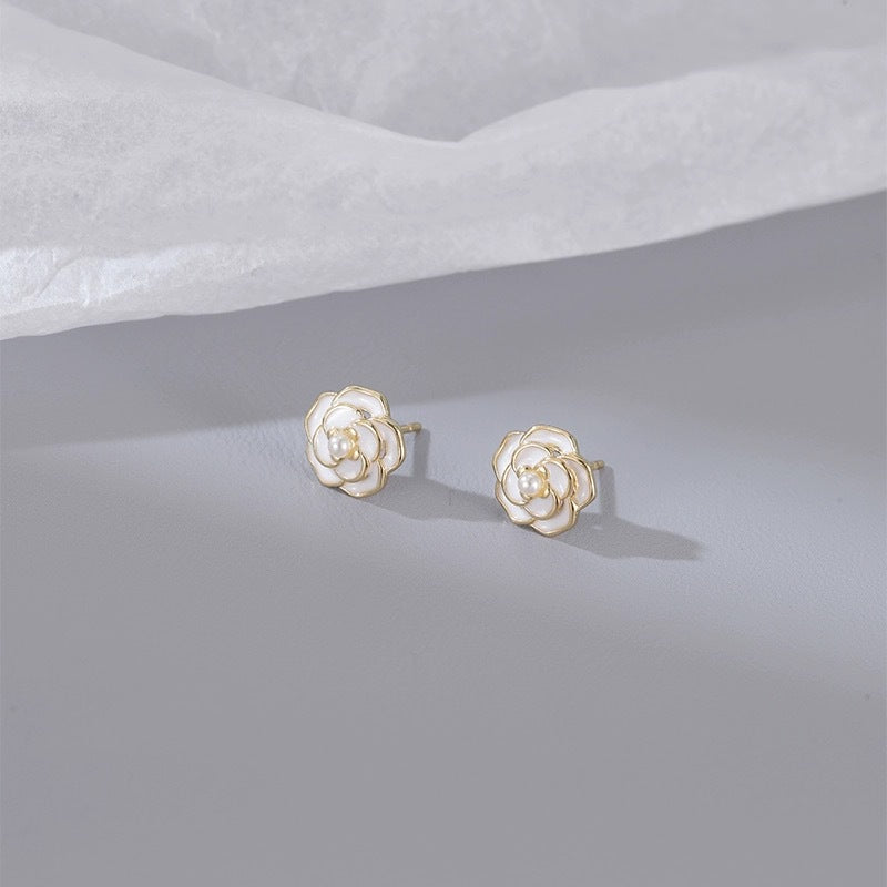 Pendientes Botón de Flor Blanca en Plata S925 – Elegantes para Toda Ocasión