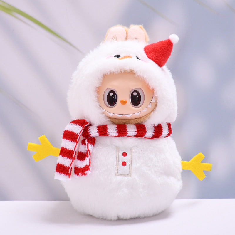 Ropa de muñeco de nieve para Labubu 17 cm con bufanda roja y blanca, ideal como accesorio navideño para figuras de colección.