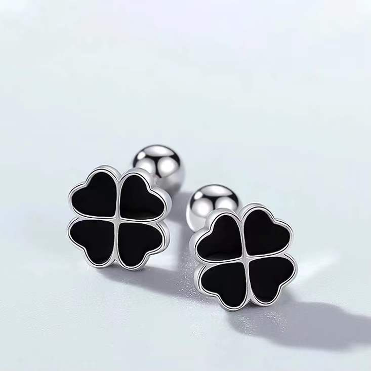 Pendiente Botón de Trébol de Cuatro Hojas Negro en Plata S999 – Para Mujer