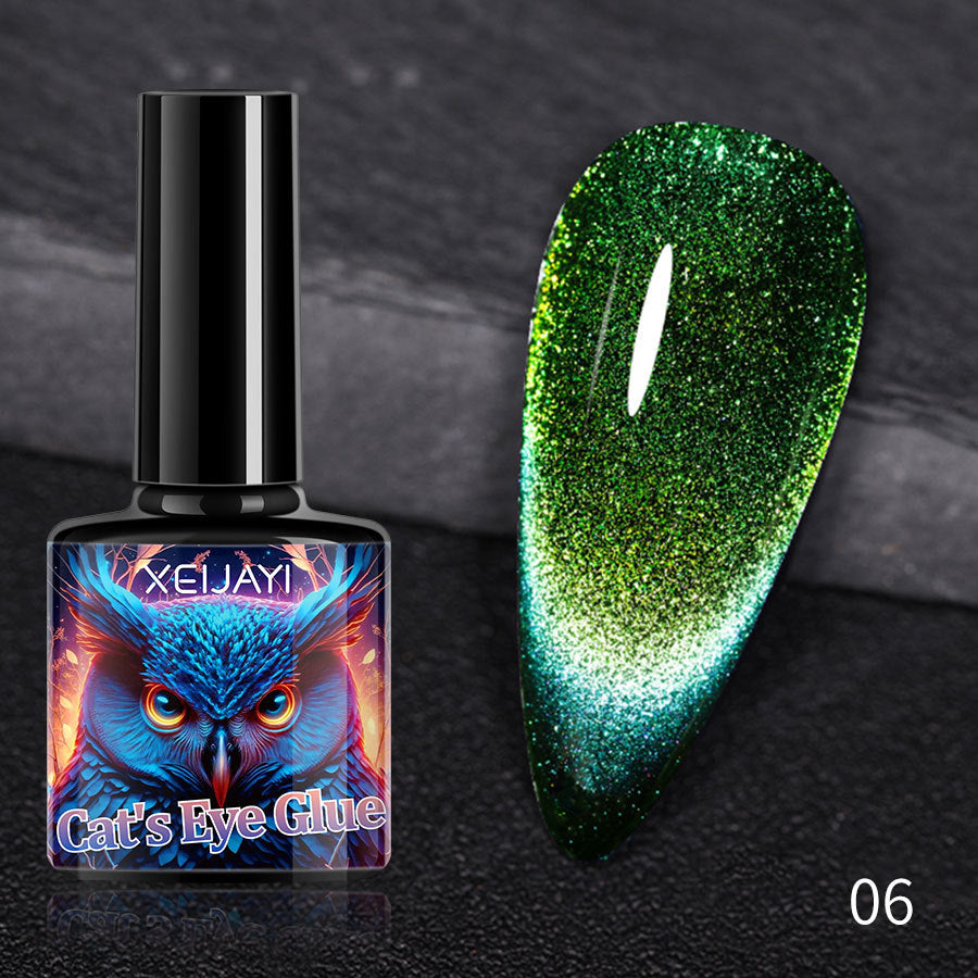Esmalte de uñas gel duradero tono 06 en verde metálico. Brillo intenso con efecto magnético para manicura profesional.