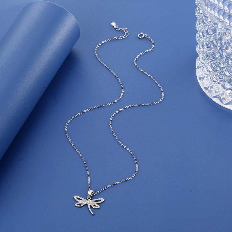 Cadena de Plata Corta con Dije de Libélula y Cristales Brillantes