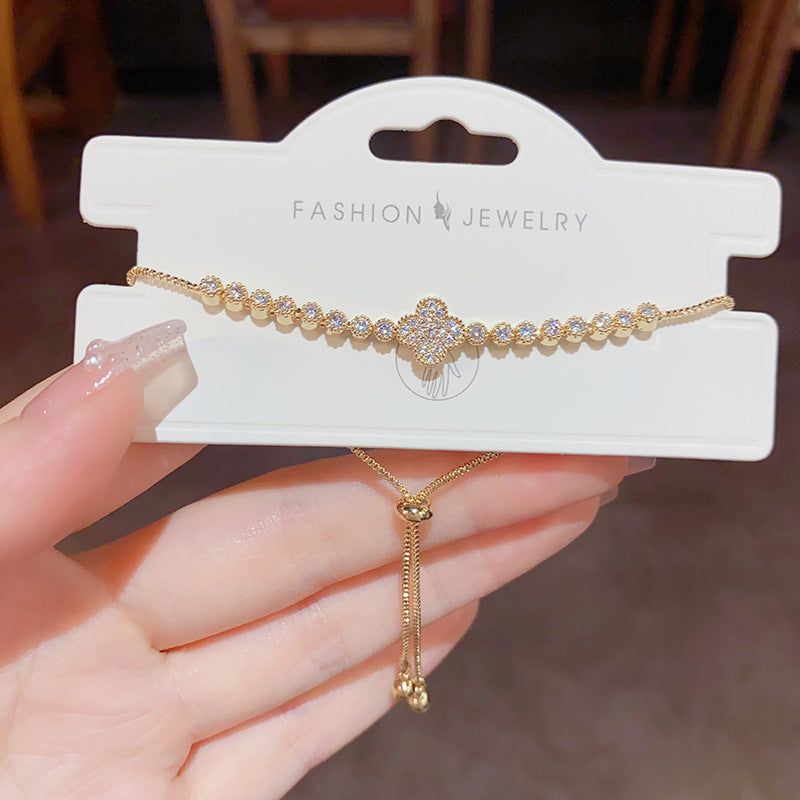 Pulsera de cuatro hojas de zirconia brillante: diseño minimalista y elegante, perfecta para cualquier ocasión