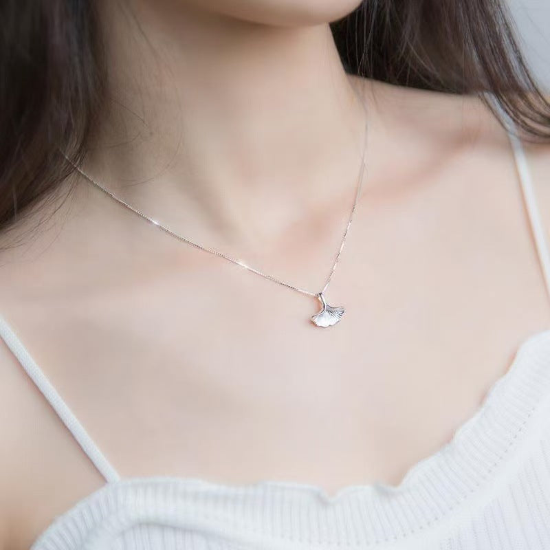 Nueva cadena de collar de hoja de ginkgo para mujer: estilo bohemio, delicada, con diseño de hoja dulce, ideal para llevar en ocasiones especiales