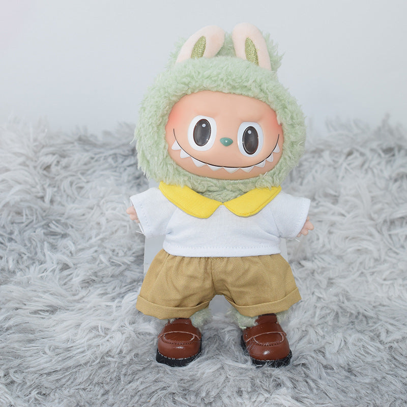Muñeco Labubu con ropa verde y zapatos marrones de la colección de zapatos Labubu con llaveros de 17CM, ideal para juegos de rol.