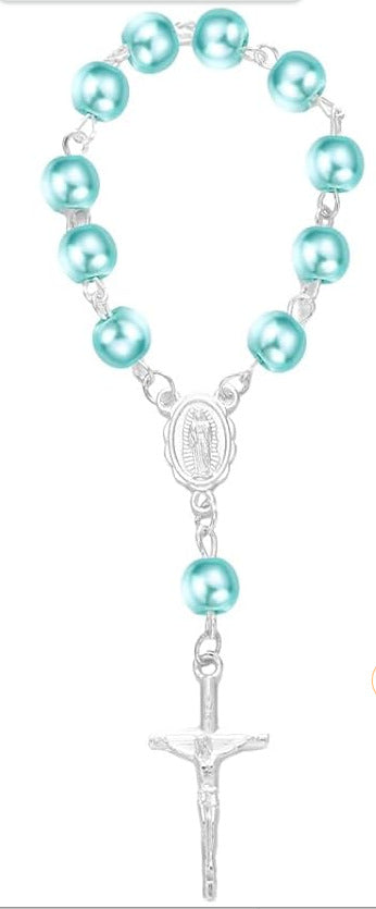 Pulsera Religiosa con Virgen de Guadalupe – Cuentas de Arcilla para Bautizo o Primera Comunión