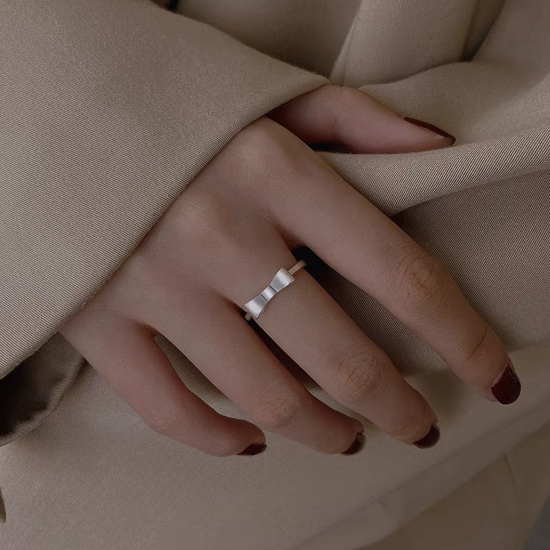 Anillo Juvenil Ajustable en Plata S925 – Estilo de Lazo para Adolescentes