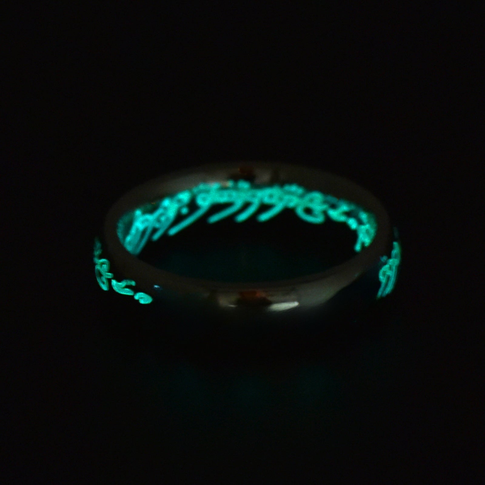 Anillo del Señor de los Anillos – Brilla en la Oscuridad con Inscripción Fantástica.