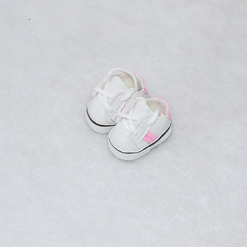 Zapatillas blancas con detalles rosados para muñecos Labubu de 17CM, parte de la colección de accesorios para muñecos.