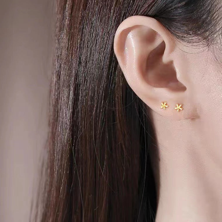 Pendientes Flor Mini en Plata S925 – Diseño Clásico para Mujeres y Niñas