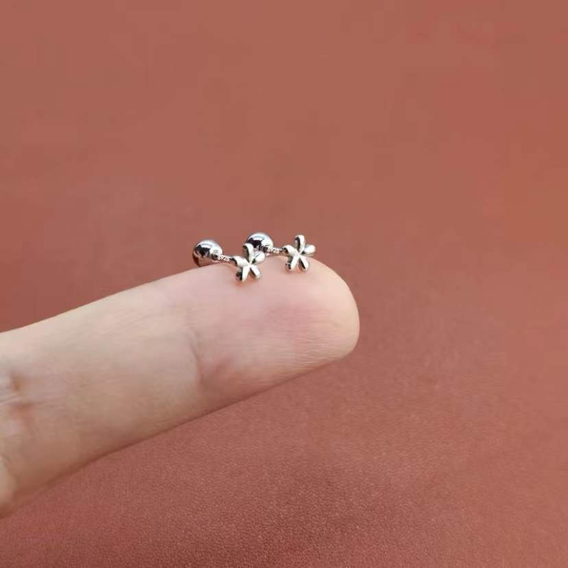 Piercing de Plata pura 999 – Diseño de Flor con Cierre de Rosca