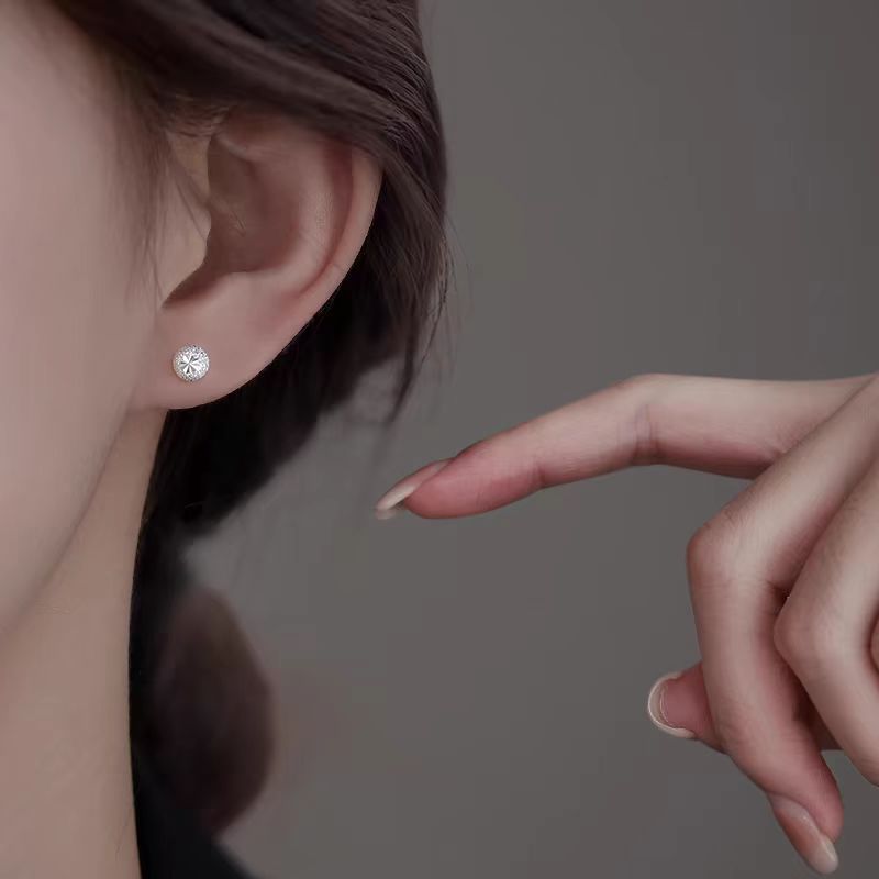 Pendientes de Esferas Pequeñas en Plata Pura S999 – Diseño Minimalista y Atemporal