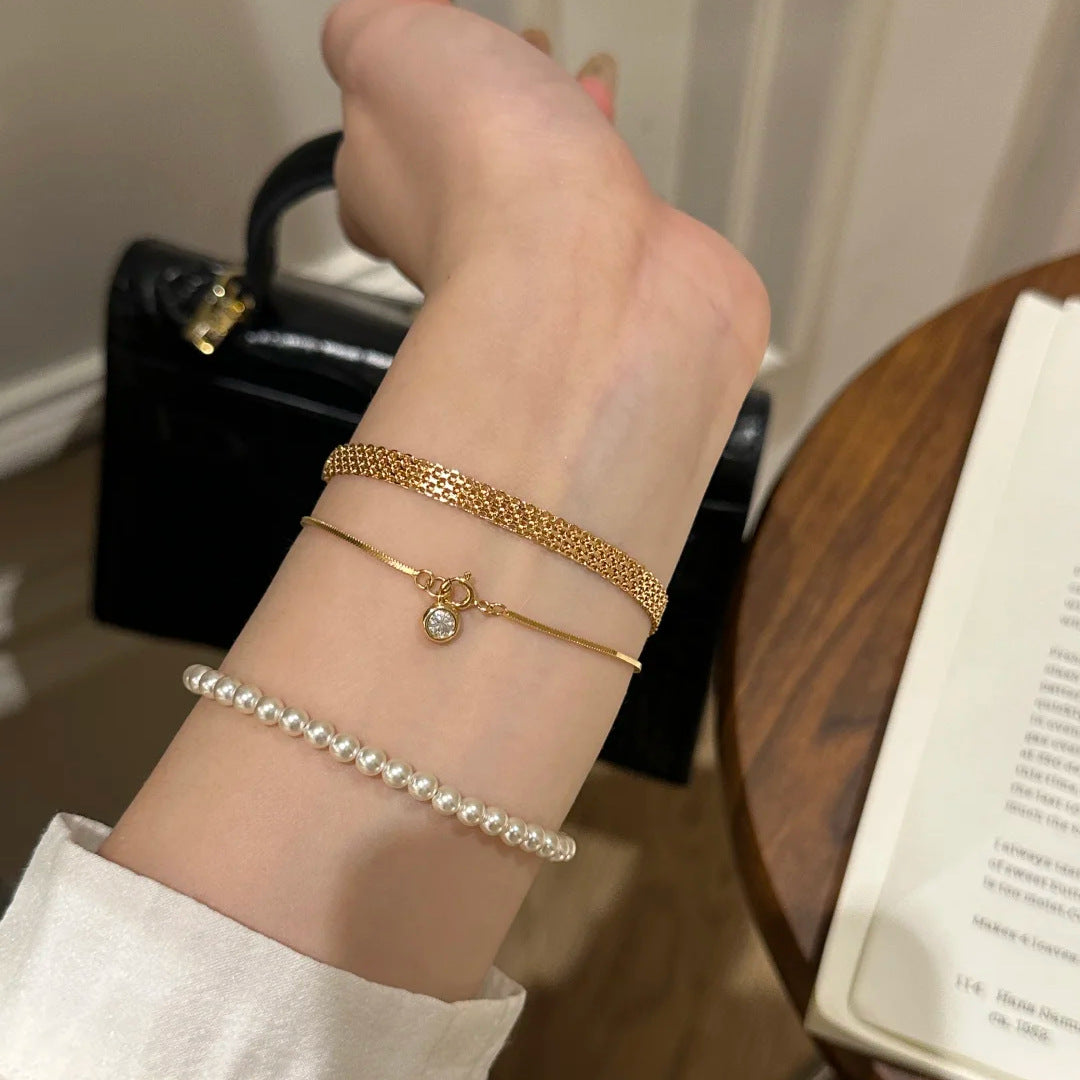 Pulsera en Plata de ley: tejido en Malla, diseño Minimalista estilo Correa de Reloj