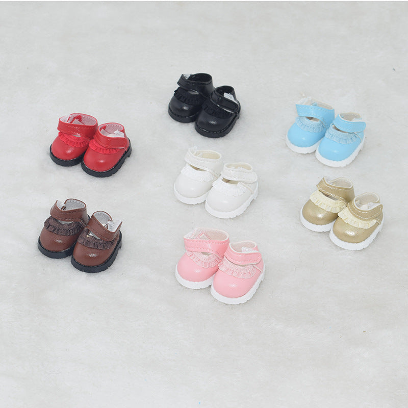 Zapatos Labubu con llaveros de 17CM en colores surtidos como rojo, azul y dorado, perfectos para vestir muñecos y cambiar su estilo.