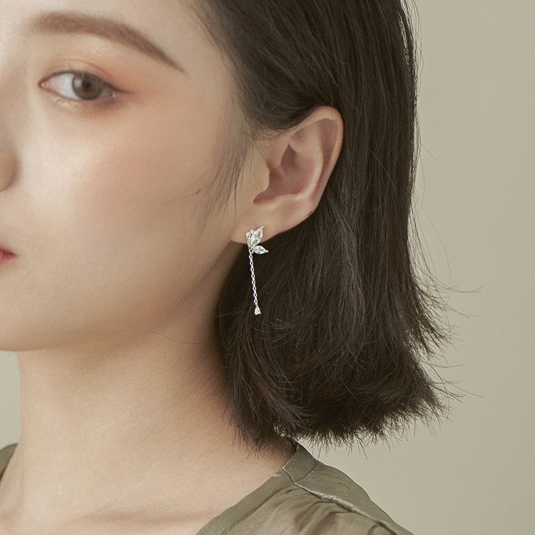 Pendientes con Mariposa en Plata – cadena colgante, Livianos con Piedras Brillantes