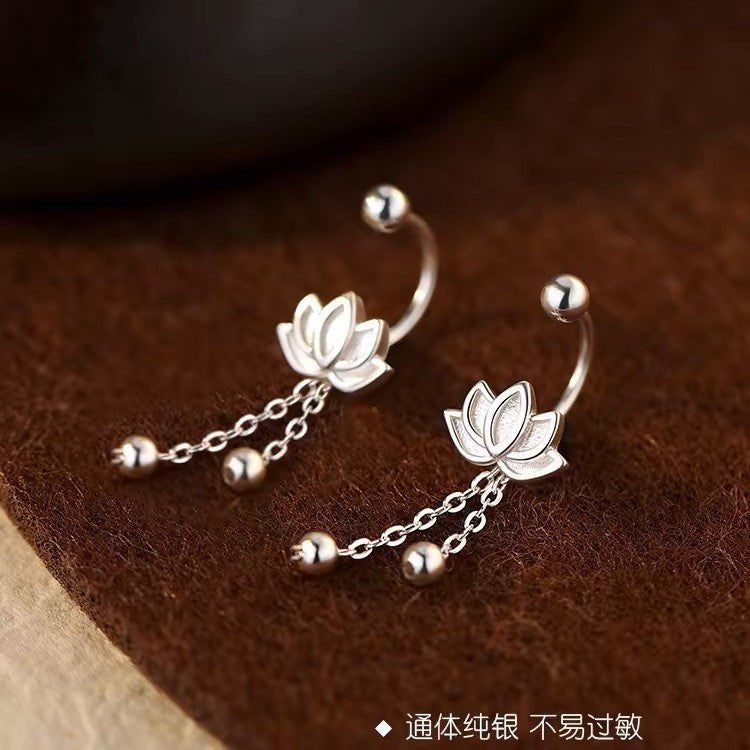 Aretes con Flor de Loto de Plata Pura S999: Diseño tipo Huggie con Cierre de Rosca