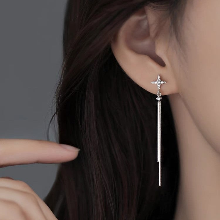 Aretes Largos Asimétricos de Estrella en Plata S925 con Zirconia – Diseño de Borlas Elegante y Ligero